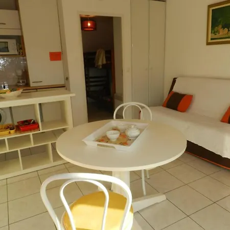 Apartment 4 Pers Avec Piscine Pres De La - - Fr-1-251-776