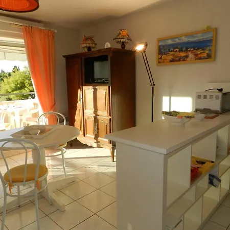 Apartment 4 Pers Avec Piscine Pres De La - - Fr-1-251-776 *